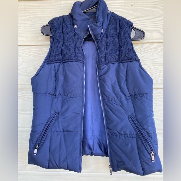 Navy blue, Maurice’s size medium puffer vest - Picture 4 of 4
